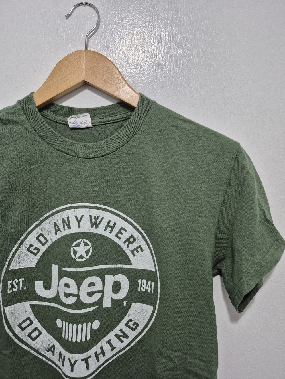 Last Chance! Jeep Logo Tee Slim Fit SIZE SMALL Army Green Wrangler Wheeling 4x4